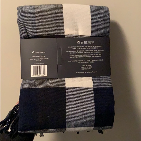 Plaid scarf - Picture 2 of 2